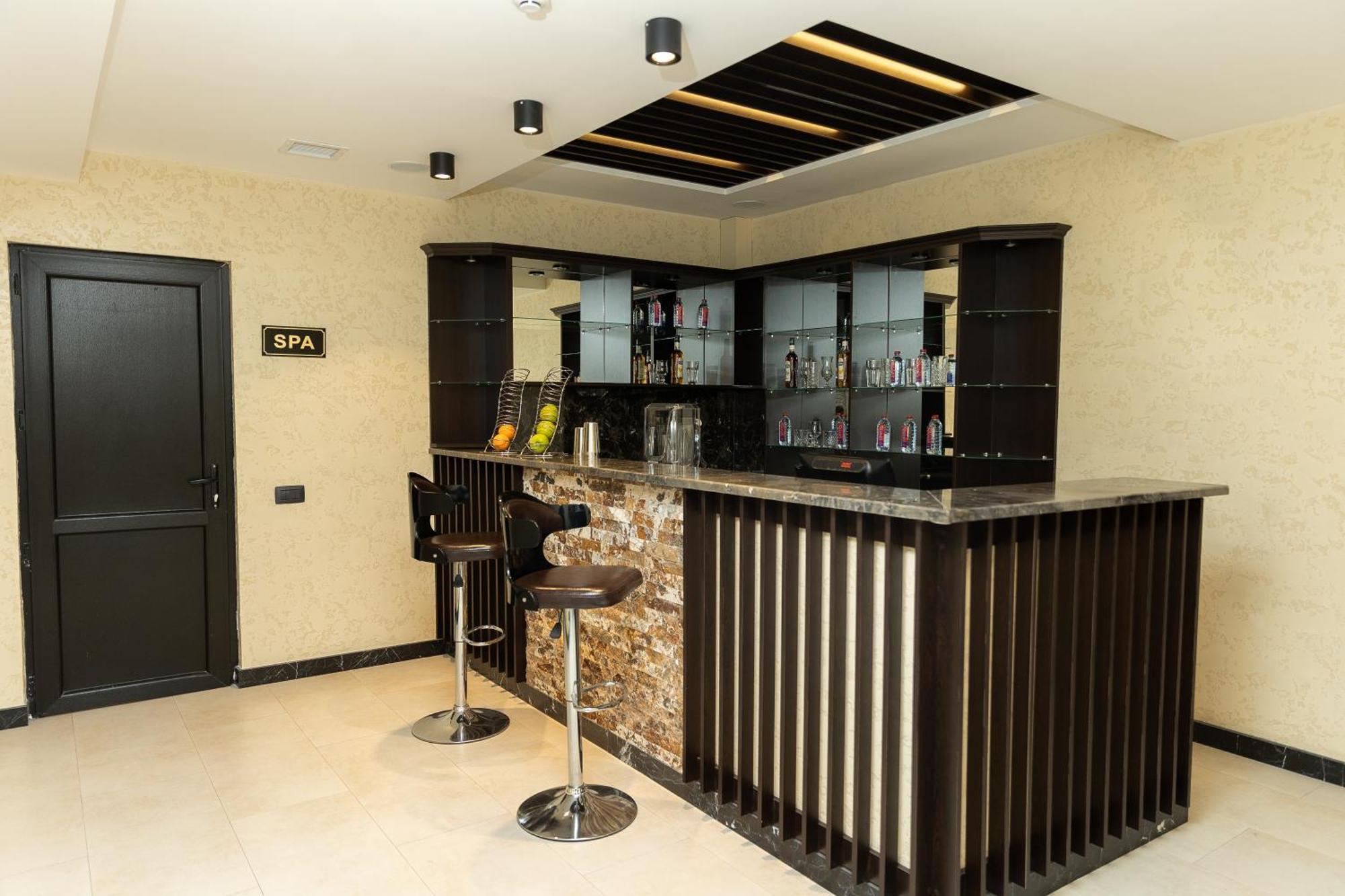 Leon Hotel Spa Ganja Luaran gambar